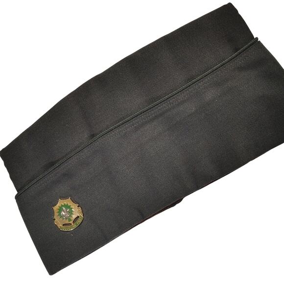 Vtg 1987 AG344 Garrison Cap. 6-5/8, 2nd Cavalry Regiment, Green Dragoons DUI Pin - Picture 1 of 5